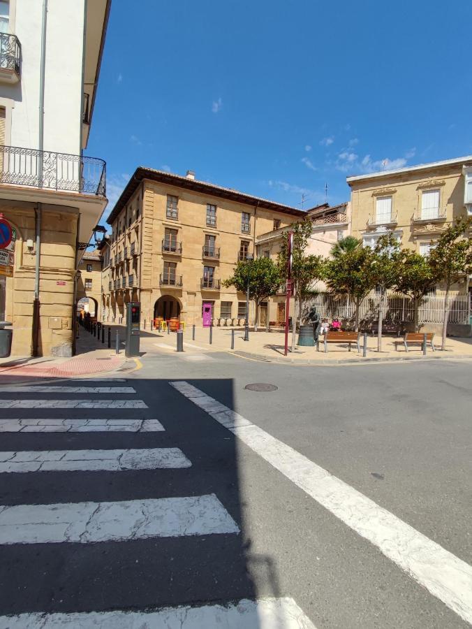 A&C Plaza Haro Apartment Bagian luar foto